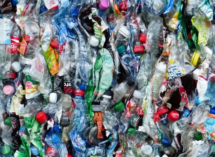 日本から輸出された大量の「プラごみ」が、海外の工場で燃料として使われている！