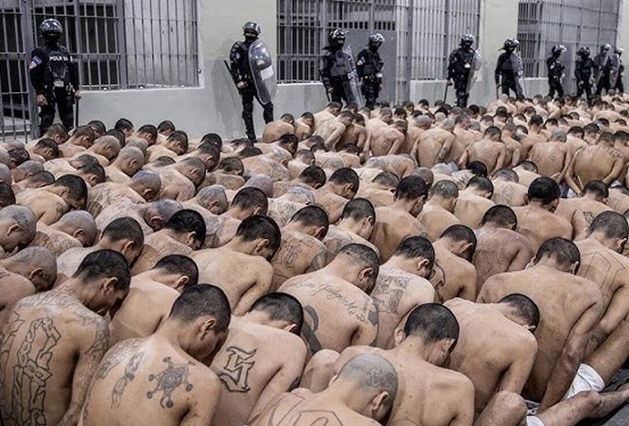 エルサルバドルでギャング数百人に実刑数百年の超長期刑…一部は1000年以上！