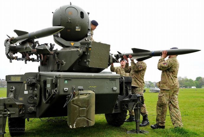 ドイツ首相「英国軍がウクライナでロシア軍への長距離ミサイルの発射を手伝っている」！