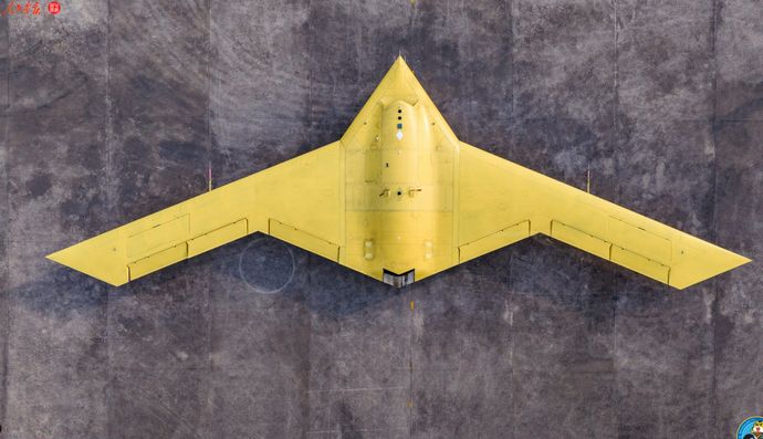 中国の大型ステルス全翼無人機「CH-7」が試験飛行を開始…偵察も攻撃もこなす多用途型！