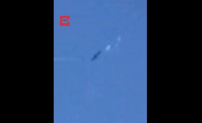 デコイを放出しながら飛行するロシア軍のKhｰ101巡航ミサイル！