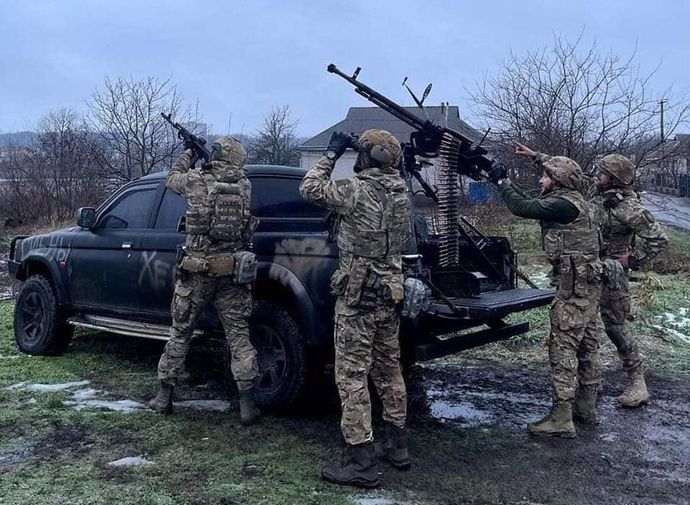 ウクライナ「高額兵器で安いドローンを迎撃してたら負ける…ドローン迎撃ドローンを作る」