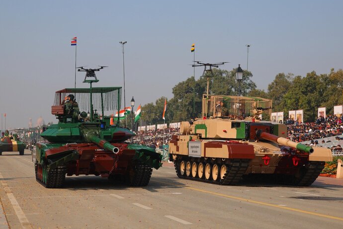 インドで大規模軍事パレードが開催…極超音速対艦ミサイル「LRAShM」を初披露！