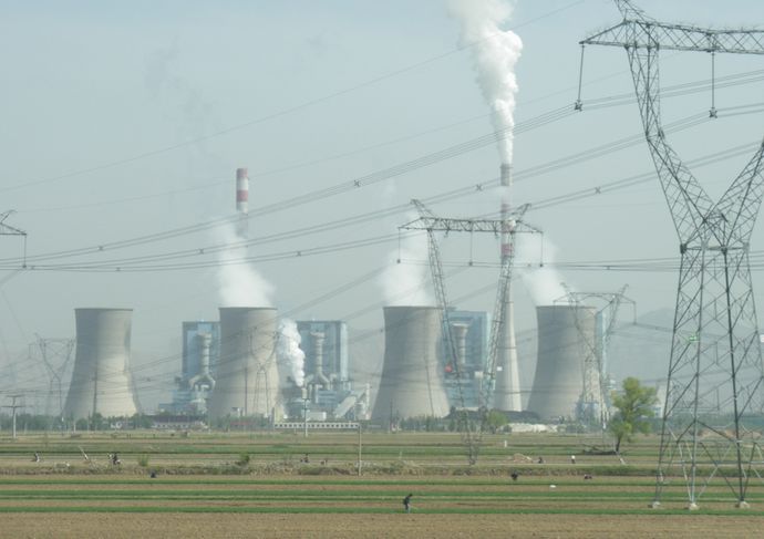 トランプ米大統領、国防総省に石炭火力発電所からの電力購入指示！