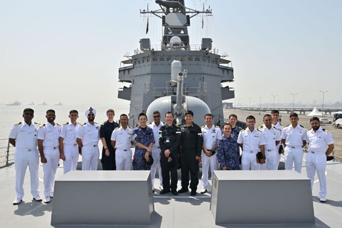 海自第4水上部隊の護衛艦「あけぼの」がインドのムンバイに入港！