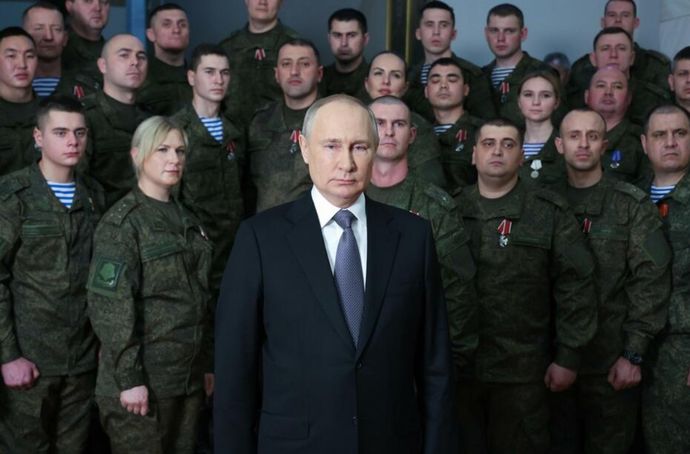 プーチン大統領「前進あるのみ」…ロシア国内の南部軍管区司令部を訪問し前線兵士らを激励！