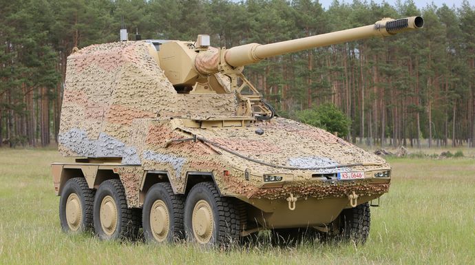 ドイツKMW社が開発した輪装自走榴弾砲RCH-155、大口径砲を装輪車両に搭載！