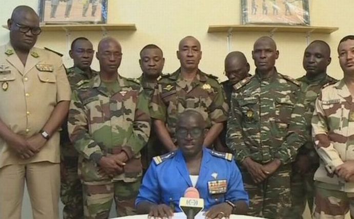 ニジェール、軍事クーデターが成功するも「周辺国が攻めてくる」状態に！