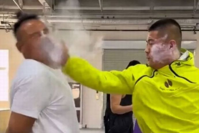 中国伝統武術「通背拳」の継承者がパワースラップ大会に出場…意識を失い頬骨骨折の負傷！