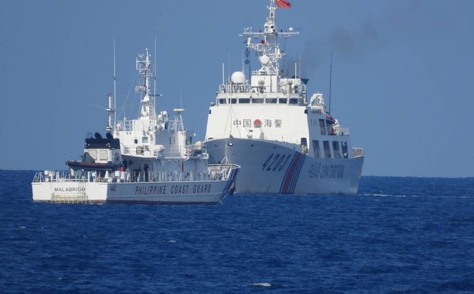 中国海警局船、フィリピン軍の医療搬送を妨害…南シナ海で対立激化！