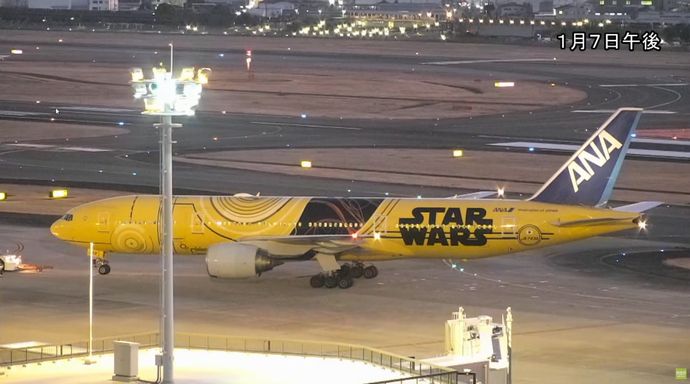 ANA国内線用の「スター・ウォーズ」特別塗装機が引退…お別れイベントにファン集結！
