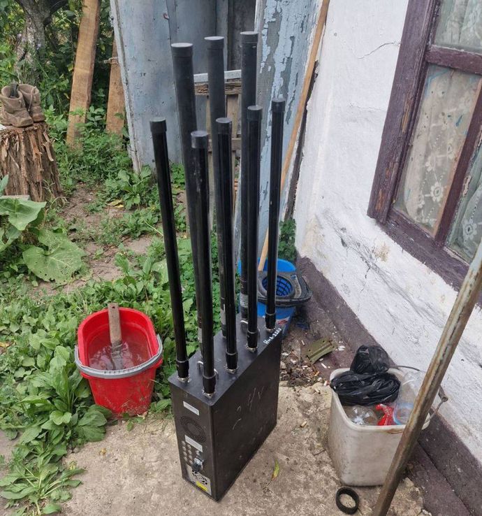 ロシアの戦車に積まれている中国製対FPVドローン用妨害装置らしい！