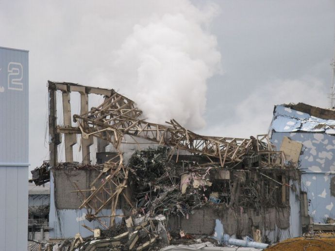 2時間で死に至る放射線量…福島第一原発の地下に4.4Sv/hの土嚢41トン、回収作業不透明！