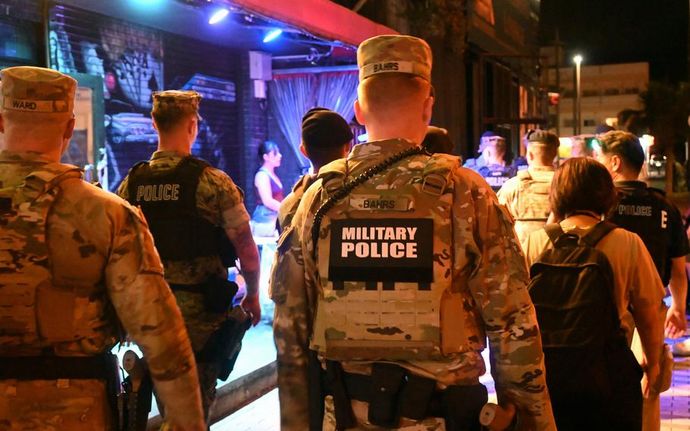 米海軍二等兵曹(22歳)が全裸で路上徘徊か、通行人の通報で発覚…強襲揚陸艦トリポリ所属！