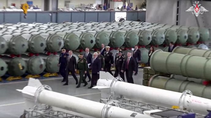 ロシア、戦争特需で好景気到来…内需回復、政策支援追い風に！