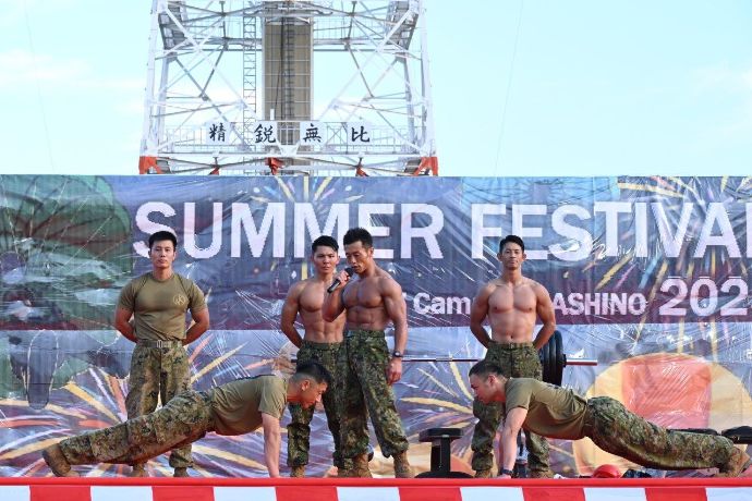 陸自習志野駐屯地夏まつりに約4万6000が来場…現役空挺隊員によるマッスル講座も開催！