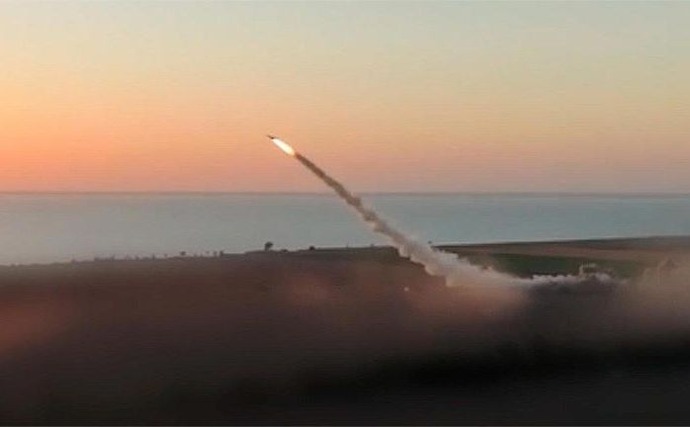 ウクライナ、長射程巡航ミサイル「フラミンゴ」を一斉発射…ロシア支配地域を攻撃！