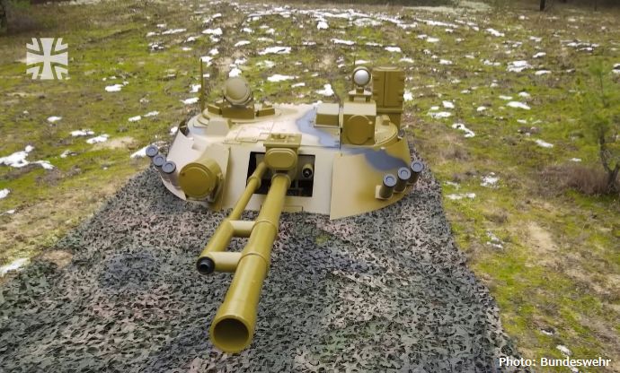 ドイツ連邦軍、フルダミーのBMP兵員装甲車を製作し敵を欺瞞！