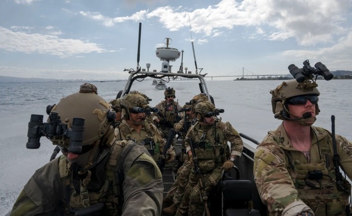 米国沿岸警備隊の特殊部隊「MSRT」がサンフランシスコ湾の水路をパトロール！