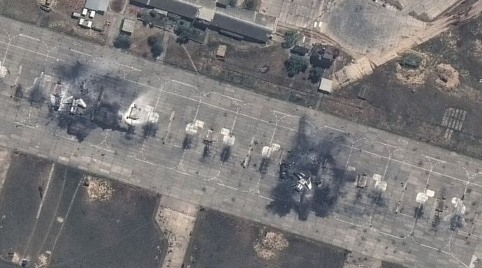 クリミアのロシア空軍基地攻撃の衛星画像、駐機中のMiG-31やSu-27戦闘機を破壊か？！