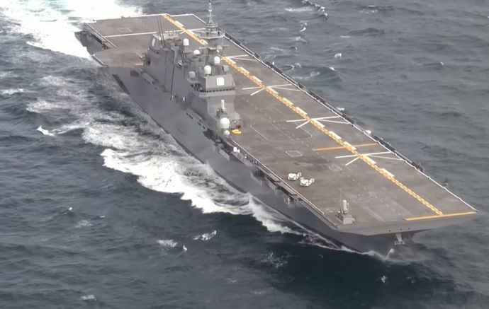 軽空母になった護衛艦「かが」が、呉基地に初帰還…奇しくも空母「加賀」の進水日と同日！