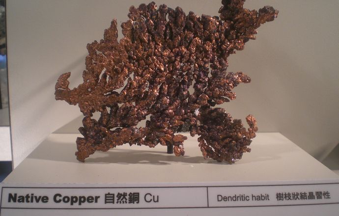 「銅の時代」の終焉か…熱伝導率3倍の新金属「θ-TaN」がAI冷却のボトルネックを破壊する！