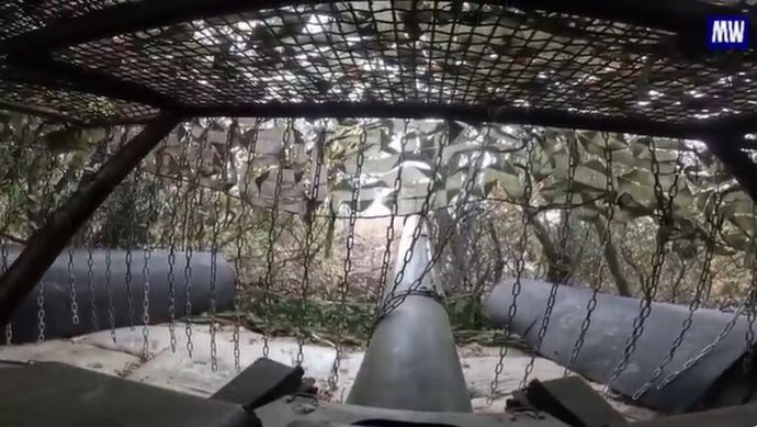 ロシア軍がT-72B3M戦車を榴弾砲として使用…ドローン偵察で正確に砲撃！