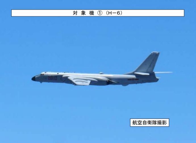 中国軍H-6爆撃機など計6機が沖縄付近で特異飛行…空自戦闘機が ...