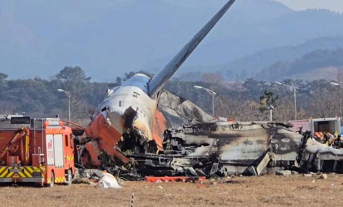 韓国チェジュ航空2216便事故、務安空港にコンクリートの丘さえなければ全員生存…政府調査結果！