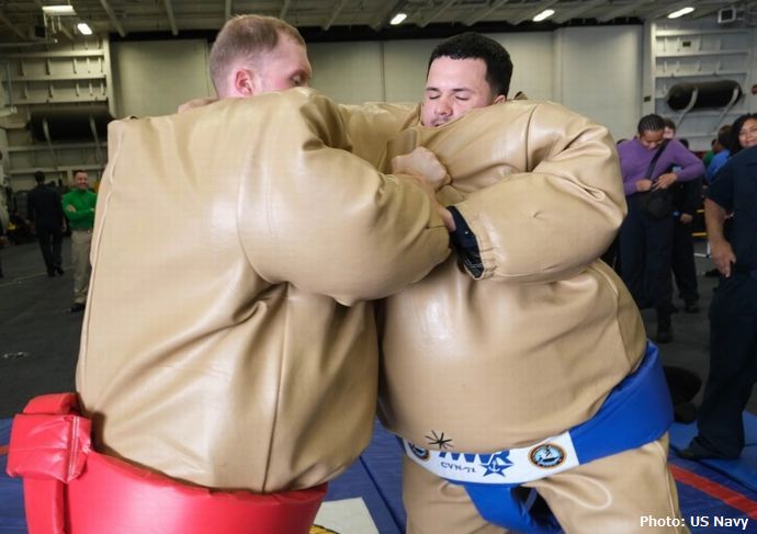 米海軍空母「セオドア・ルーズベルト」では長い航海中の息抜きとして各種レクリエーションを開催！