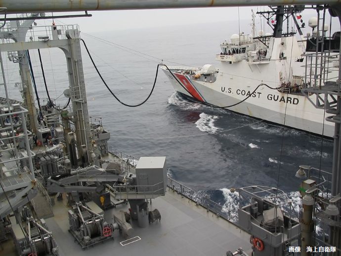 海自補給艦「ときわ」 、米沿岸警備隊の巡視船「ストラットン」と共同訓練を実施！