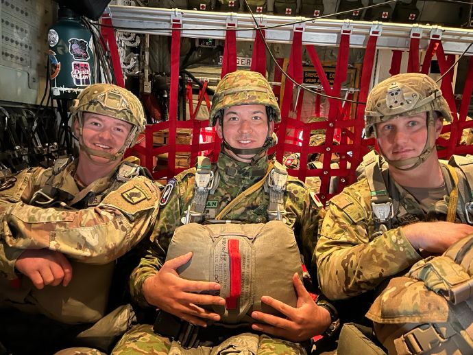 第1空挺団、イタリアで多国間空挺演習「マングスタ25」に参加…8か国の空挺部隊と連携！