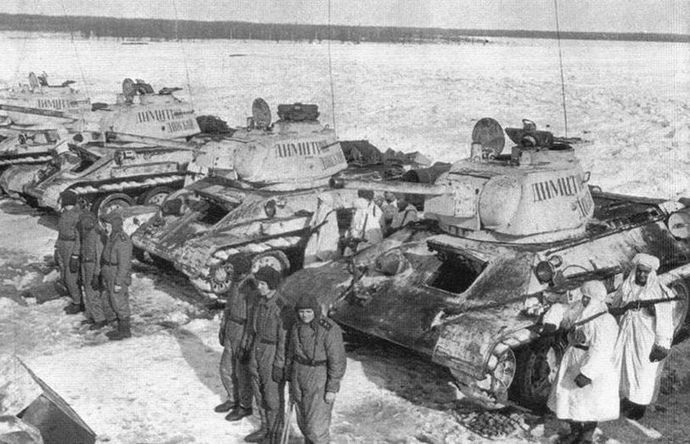 ソ連軍はT-34戦車のエンジン下でもたき火をしていた！