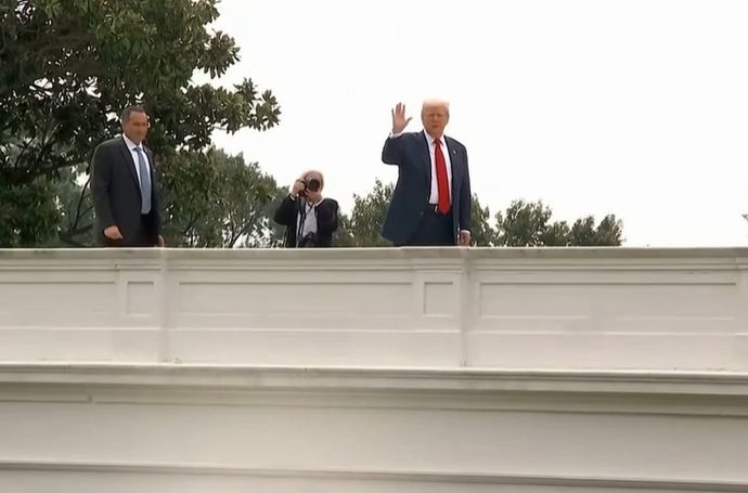 トランプ大統領、ホワイトハウス屋上で核ミサイル配備のジョーク！