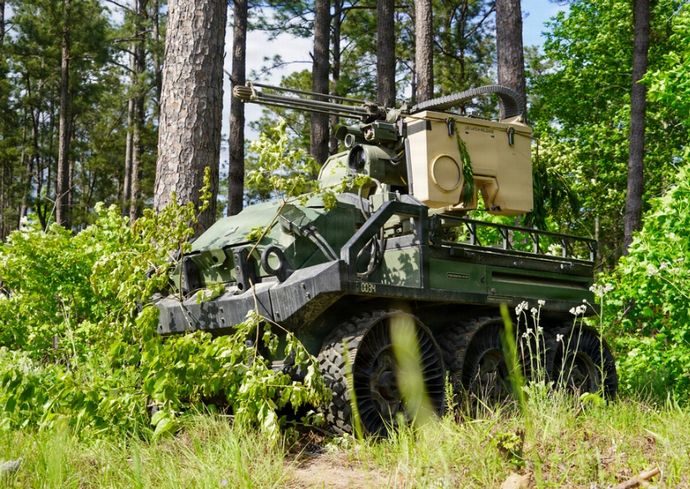 米陸軍第101空挺師団に配備された50口径機関銃搭載のハンターウルフUGV！