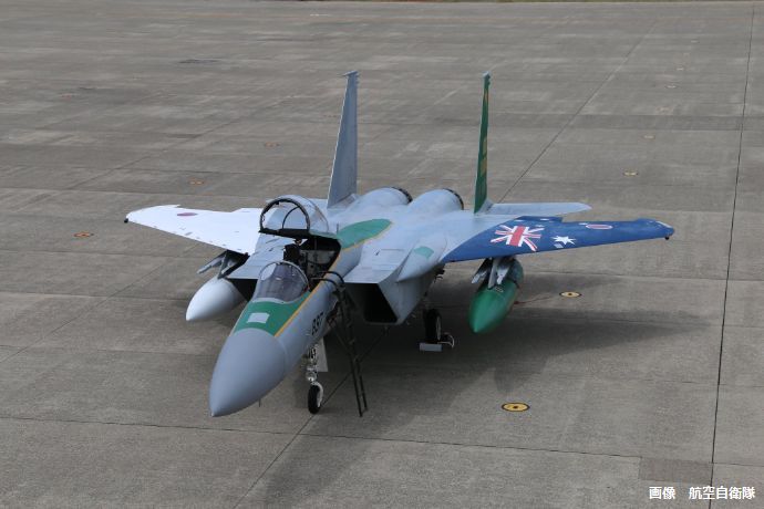 空自小松基地、豪空軍との共同訓練を記念した特別塗装F-15戦闘機を公開…尾翼には訓練名称の「武士道Gurdian」！