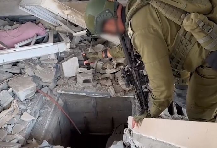 イスラエル軍特殊部隊がハマスの地下トンネルに突入した映像を公開！