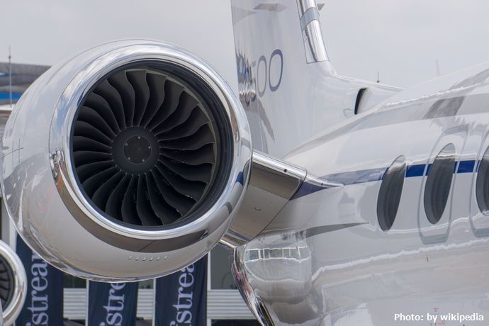 駐機中のジェット機のエンジンに潜り込んだ男性が死亡…米ソルトレークシティー！