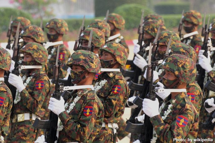 ミャンマー国軍が劣勢…兵力半減、脱走兵多数、国土の7割で戦闘、徴兵に応じないと村を焼く！