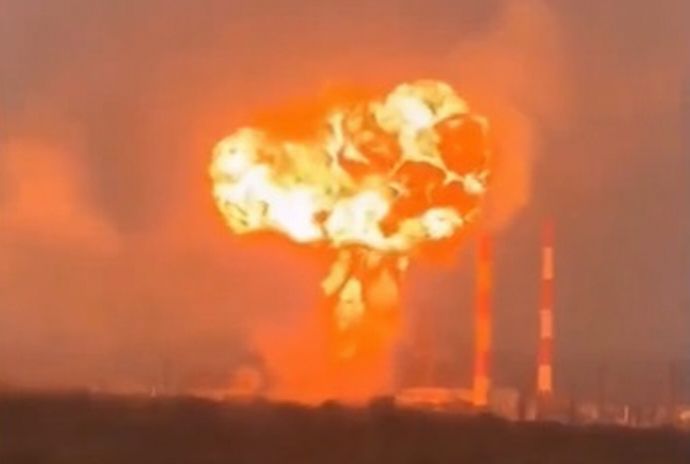 ウクライナ軍、半径1000キロ圏内のロシア石油精製所をほぼすべて破壊…攻撃は激化へ！