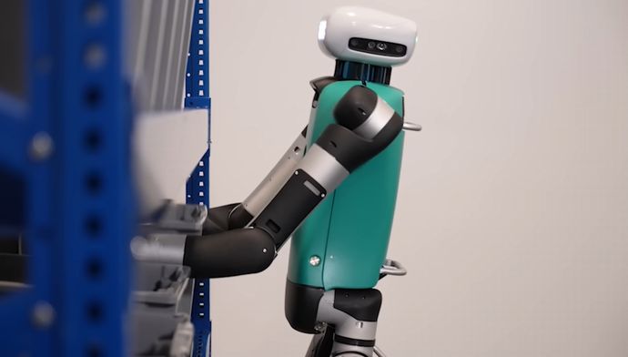 二足歩行ロボットを年間1万台生産できる世界初のロボット生産工場を建設！