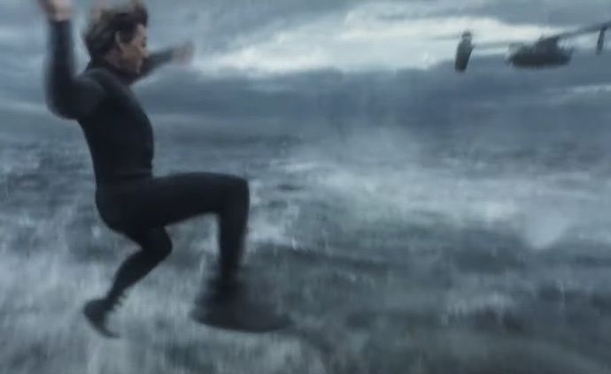 トム・クルーズが空母の甲板から海にダイブ…「ミッション：インポッシブル」最新作の予告編公開！