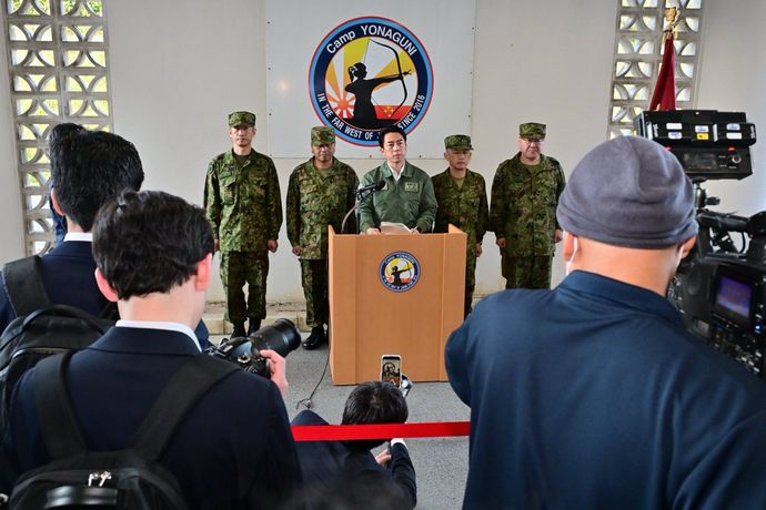 「自衛隊員や家族が肩身の狭い思いするような状況は、必ず変える」…小泉防衛相が沖縄視察で！