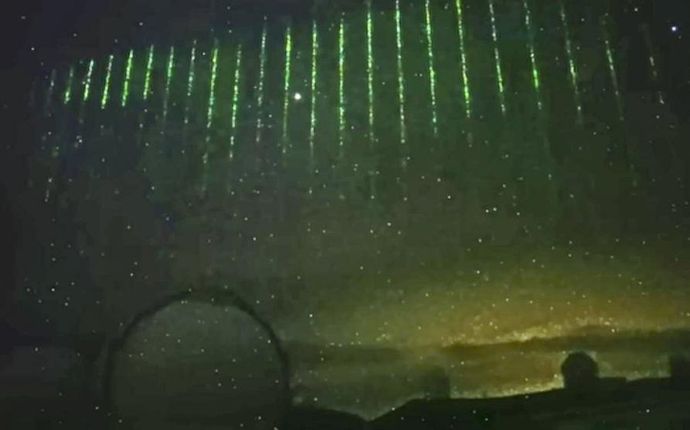 ハワイ上空に照射された緑のレーザーは中国の地球環境観測衛星から？…NASAが解析！