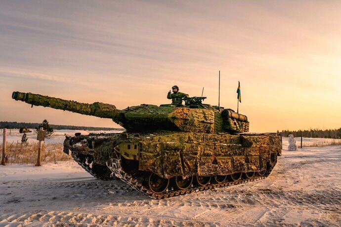 スウェーデン陸軍はラトビアのNATO多国籍旅団へ戦車大隊を派遣し貢献！