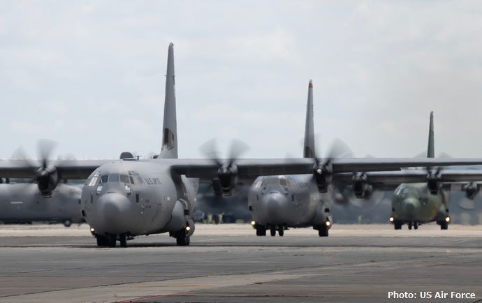 「飛行機界のハイエース」超ベストセラー輸送機C-130…米空軍と空自が初飛行70周年を祝福！
