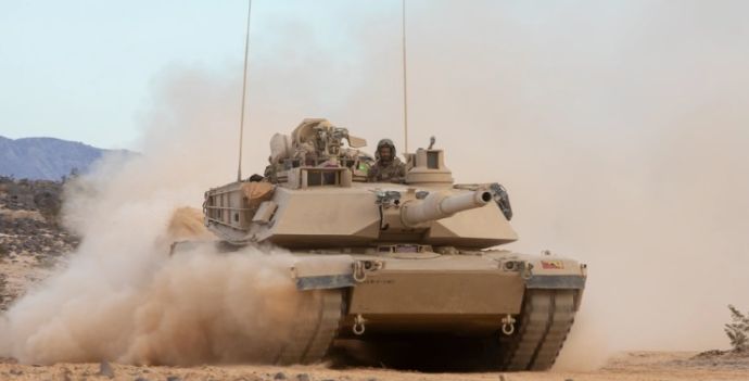 M1エイブラムス主力戦車とM2ブラッドリー戦闘車両を装備したサウジアラビア陸軍！