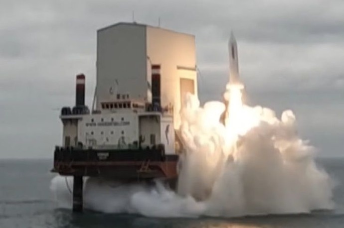 韓国国防省、人工衛星を搭載した固体燃料ロケットの打ち上げ実験に成功と発表！