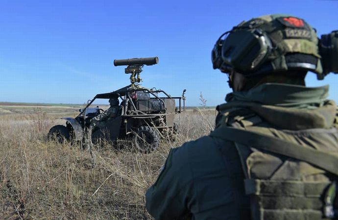 ロシア軍空挺部隊がコルネット対戦車ミサイルを搭載したバギー「チャボルズM-3」で訓練！
