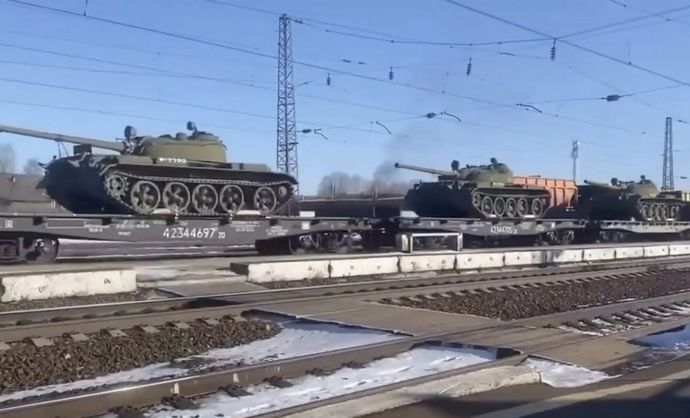 ロシア、博物館にしかないようなT-55戦車まで戦線に動員…固定砲として使用する可能性！